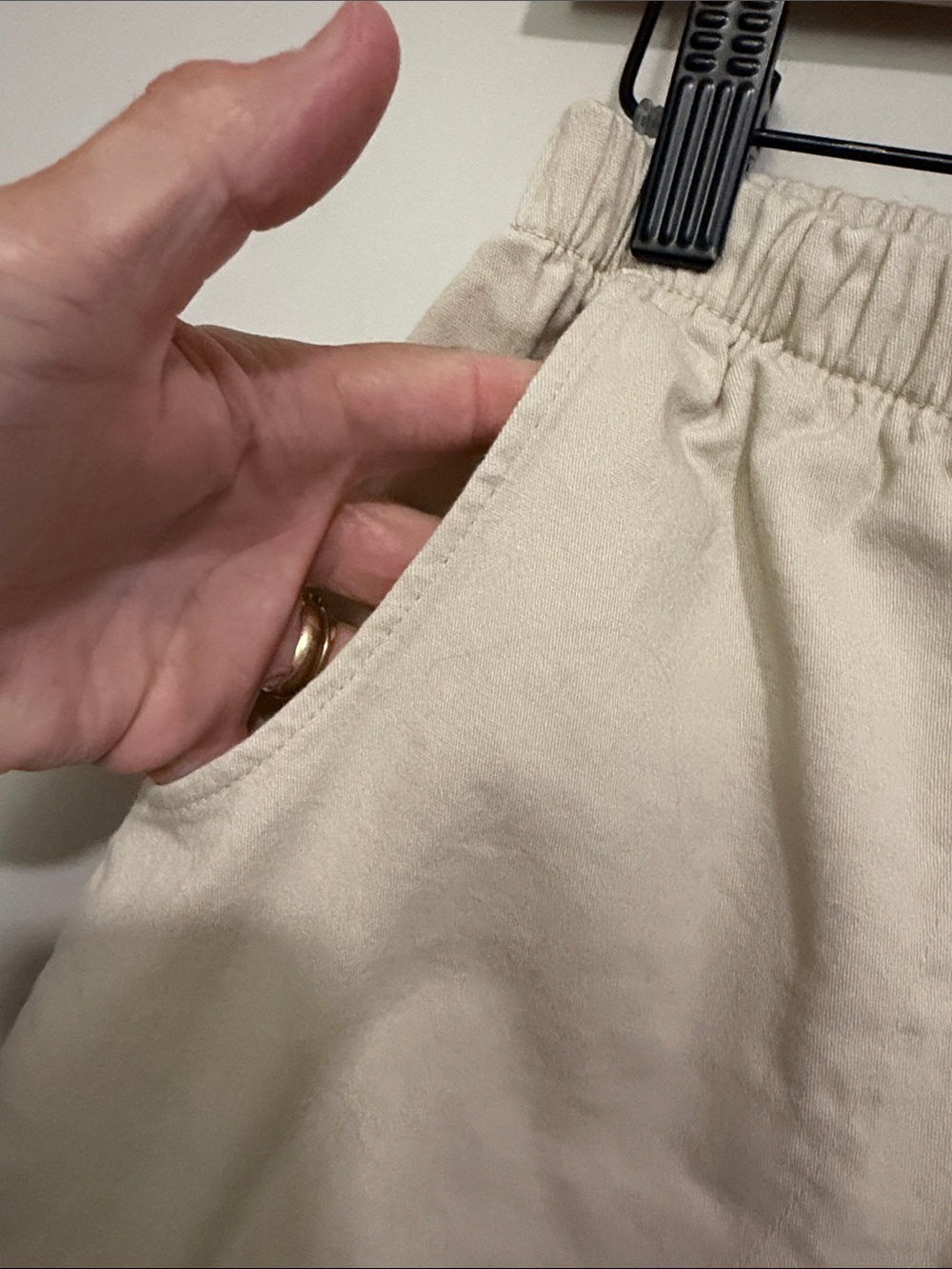 Women's Elastic-Waist Chino Pants in Cream - Picture 4 of 7